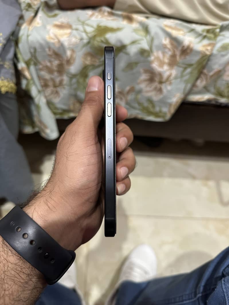 Apple iPhone 15 Pro Max 0