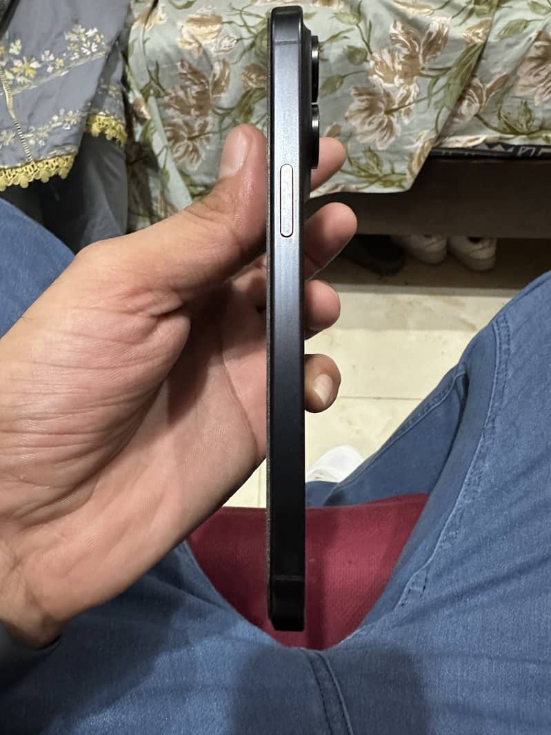 Apple iPhone 15 Pro Max 4