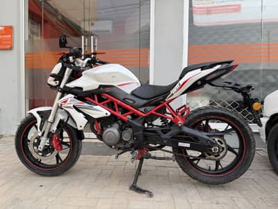 benelli TNT 150i 2019 model.           03256271779