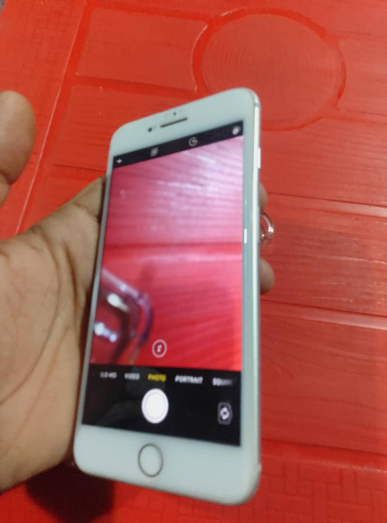 Apple iPhone 8 Plus 3