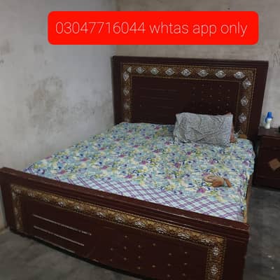Doubel bed with matress spring wala one sidee tabe contct 03047716044l