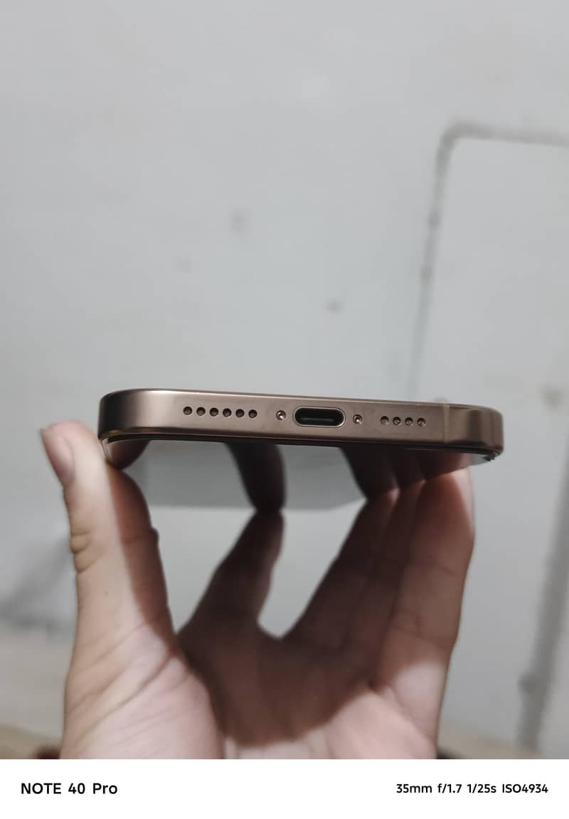 Apple iPhone 16 Pro Max 1