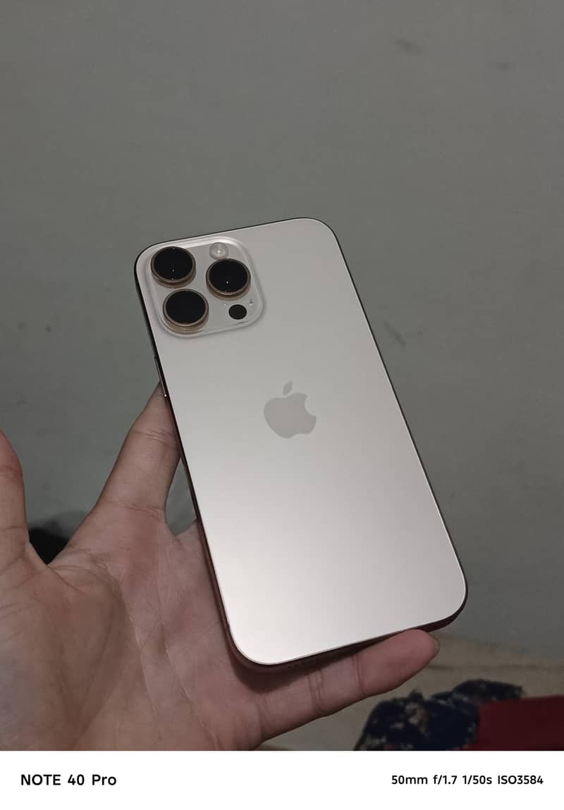 Apple iPhone 16 Pro Max 9